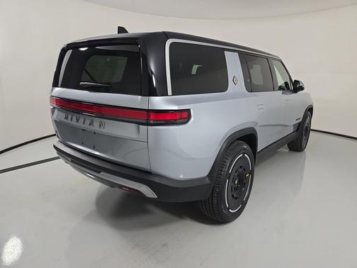 2025 Rivian R1S Adventure trim