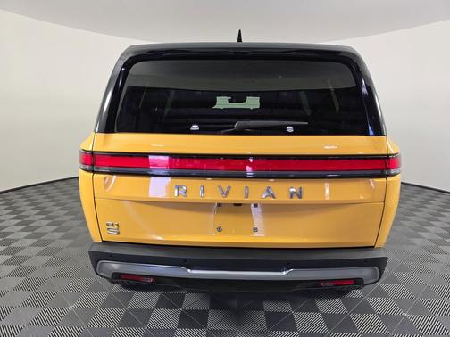 2023 Rivian R1S Adventure