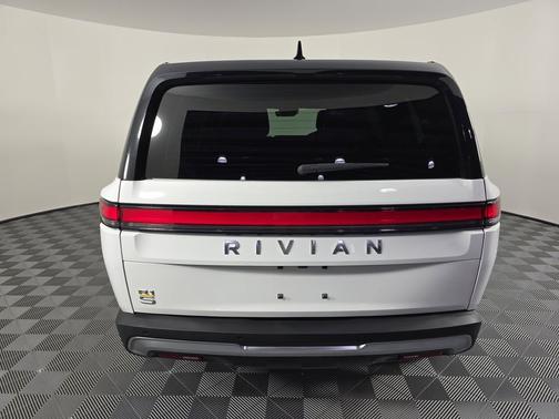 2023 Rivian R1S Adventure