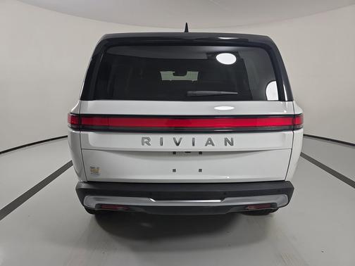 2023 Rivian R1S Adventure