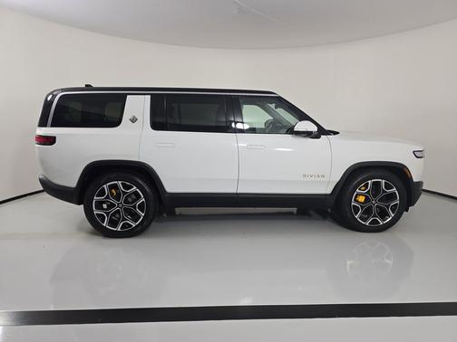 2023 Rivian R1S Adventure