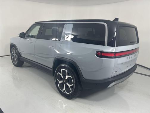 2024 Rivian R1S Adventure Package