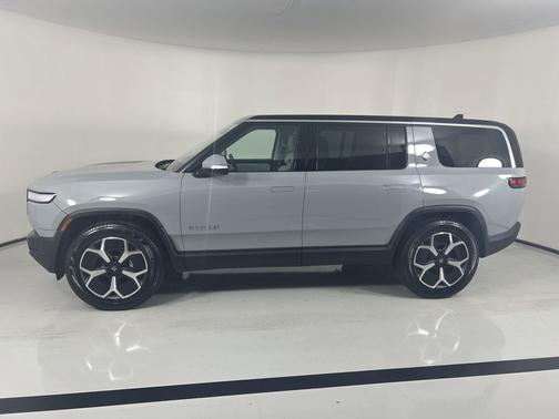 2024 Rivian R1S Adventure Package