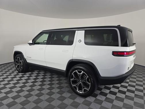 2023 Rivian R1S Adventure Package