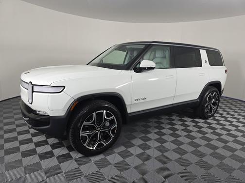 2023 Rivian R1S Adventure Package