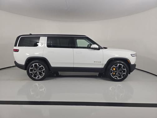 2023 Rivian R1S Adventure