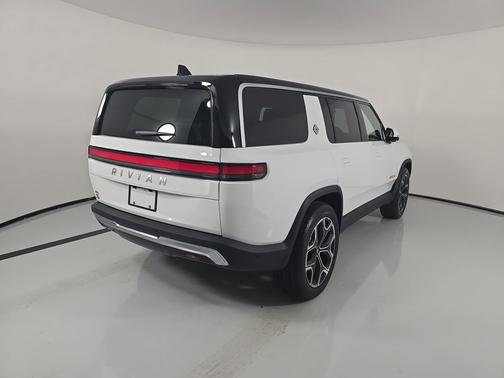 2023 Rivian R1S Adventure