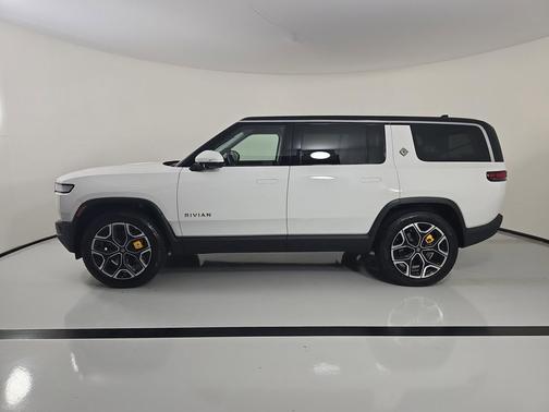2023 Rivian R1S Adventure