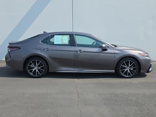 2024 Toyota Camry Hybrid SE