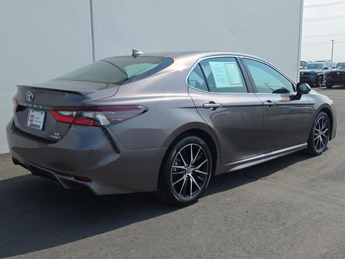 2024 Toyota Camry Hybrid SE