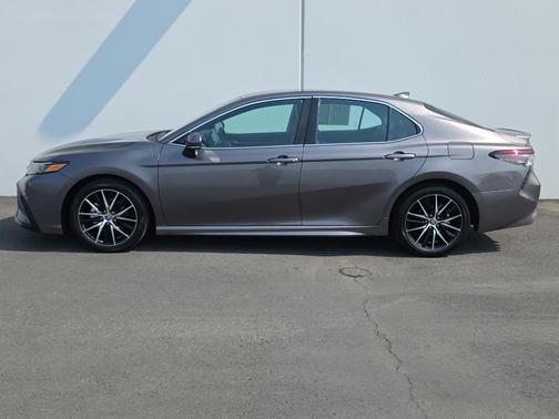 2024 Toyota Camry Hybrid SE