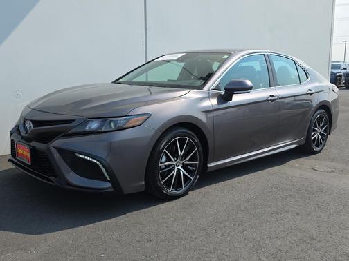 2024 Toyota Camry Hybrid SE