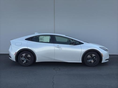 2025 Toyota Prius L