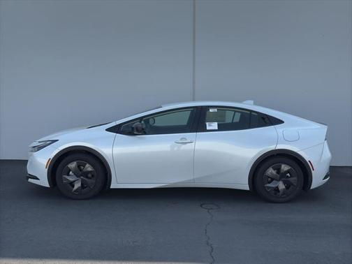 2025 Toyota Prius L