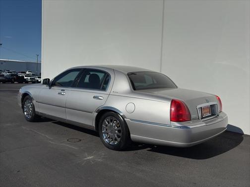 2006 Lincoln Town Car Signature