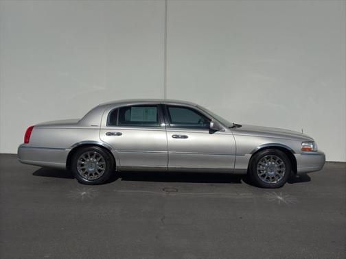 2006 Lincoln Town Car Signature