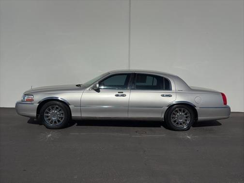 2006 Lincoln Town Car Signature