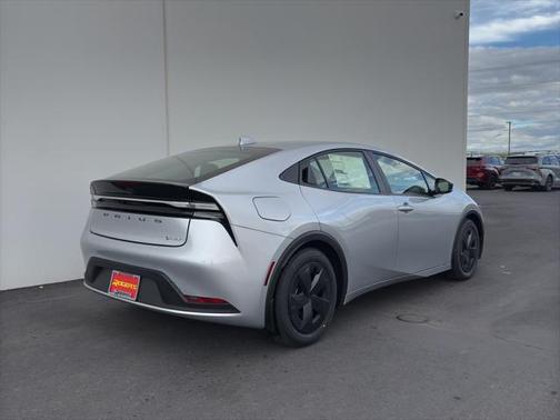 2025 Toyota Prius L