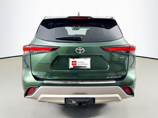2025 Toyota Highlander Hybrid Platinum