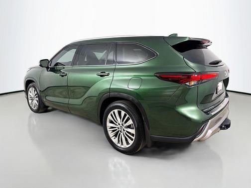 2025 Toyota Highlander Hybrid Platinum