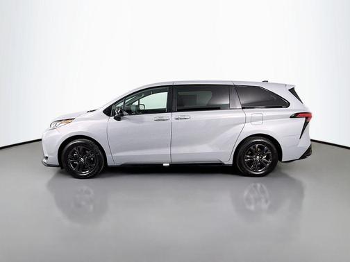 2025 Toyota Sienna XSE 7 Passenger
