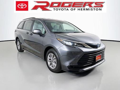 2025 Toyota Sienna LE