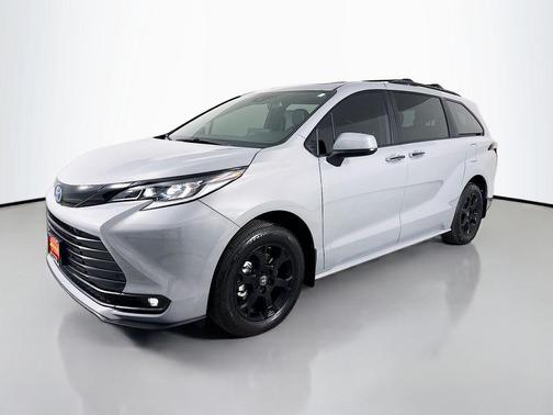 2025 Toyota Sienna Woodland Edition