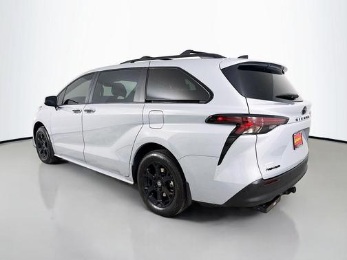 2025 Toyota Sienna Woodland Edition