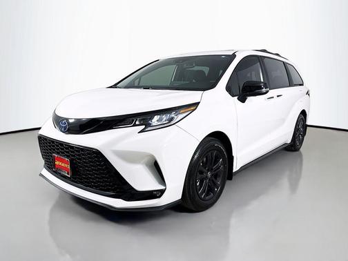2025 Toyota Sienna XSE 7 Passenger