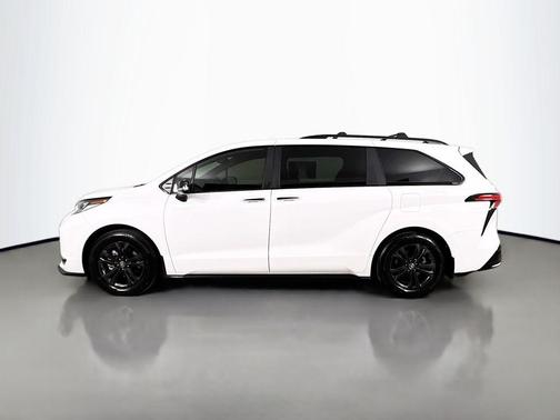 2025 Toyota Sienna XSE 7 Passenger