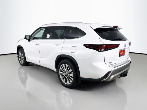 2026 Toyota Highlander Hybrid Platinum