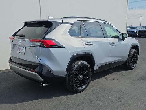 2023 Toyota RAV4 Hybrid SE