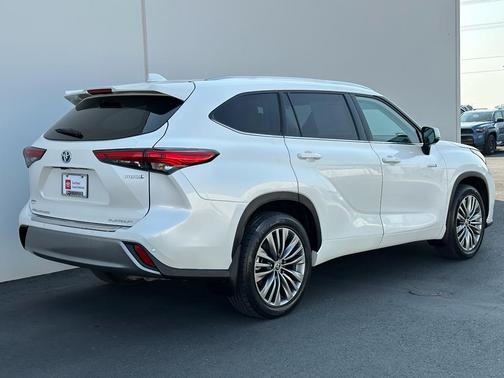 2021 Toyota Highlander Hybrid Platinum