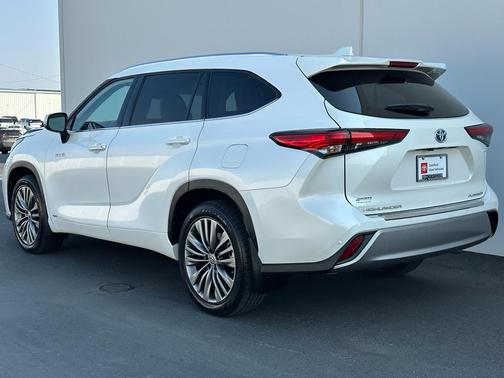 2021 Toyota Highlander Hybrid Platinum