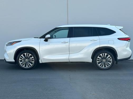 2021 Toyota Highlander Hybrid Platinum