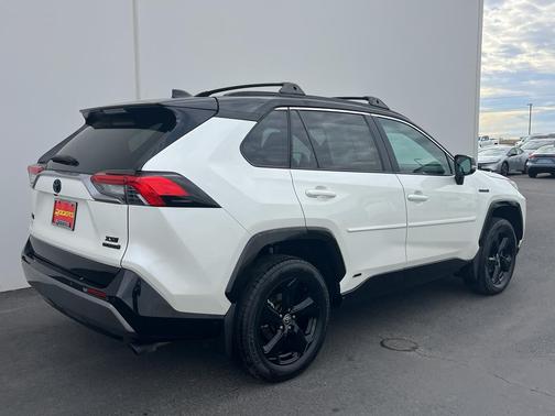 2021 Toyota RAV4 Hybrid SE