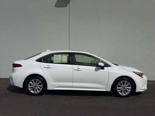 2025 Toyota Corolla Hybrid XLE