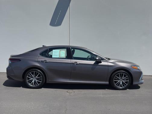 2023 Toyota Camry Hybrid XLE