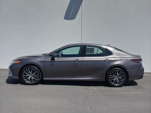 2023 Toyota Camry Hybrid XLE