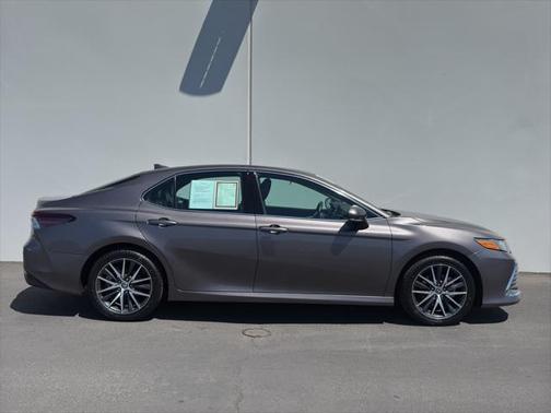2023 Toyota Camry Hybrid XLE