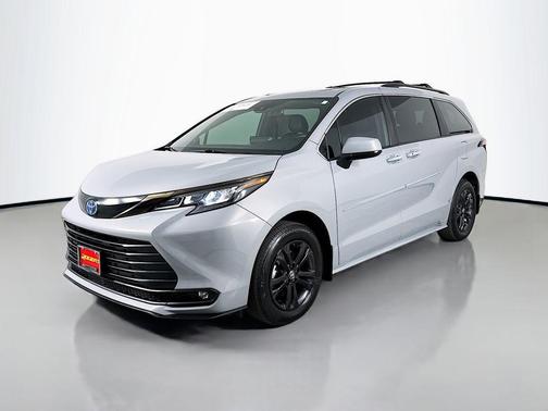 2024 Toyota Sienna Woodland Edition