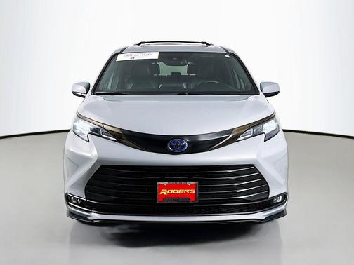 2024 Toyota Sienna Woodland Edition
