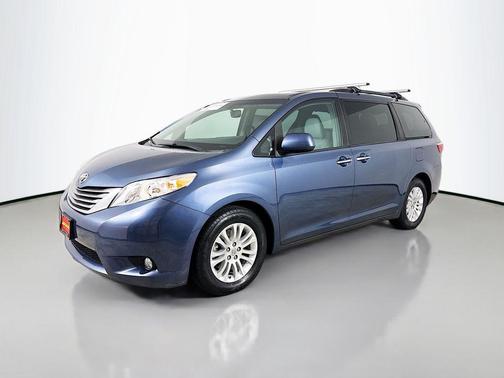 2017 Toyota Sienna XLE