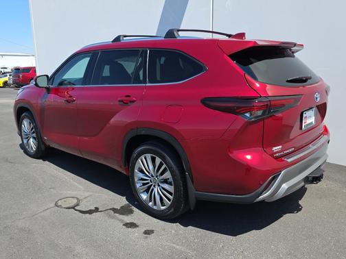 2024 Toyota Highlander Hybrid Platinum