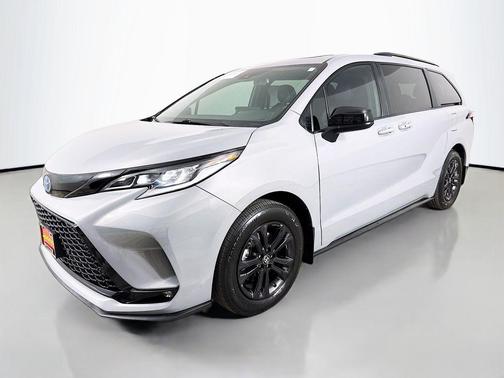 2025 Toyota Sienna XSE 7 Passenger