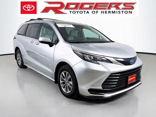 2025 Toyota Sienna LE