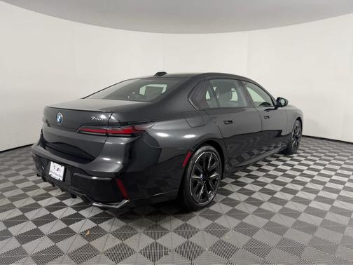 2026 BMW 740 740i