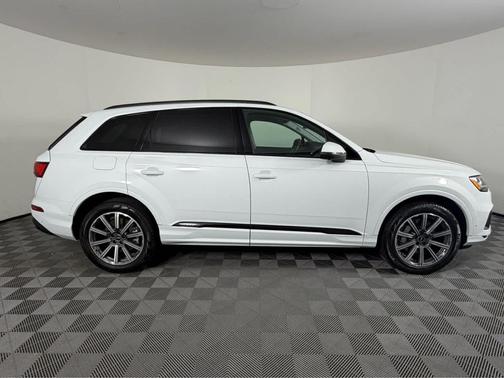 2023 Audi Q7 45 Premium Plus
