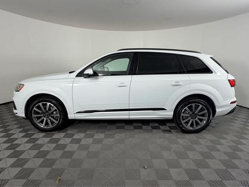 2023 Audi Q7 45 Premium Plus