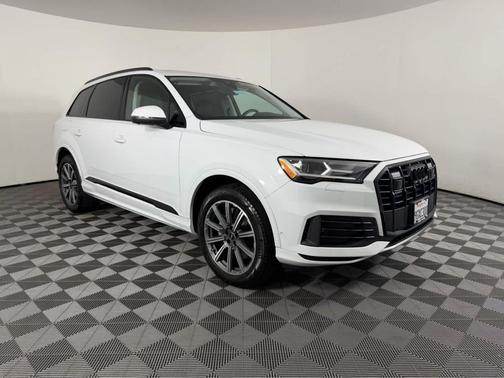 2023 Audi Q7 45 Premium Plus